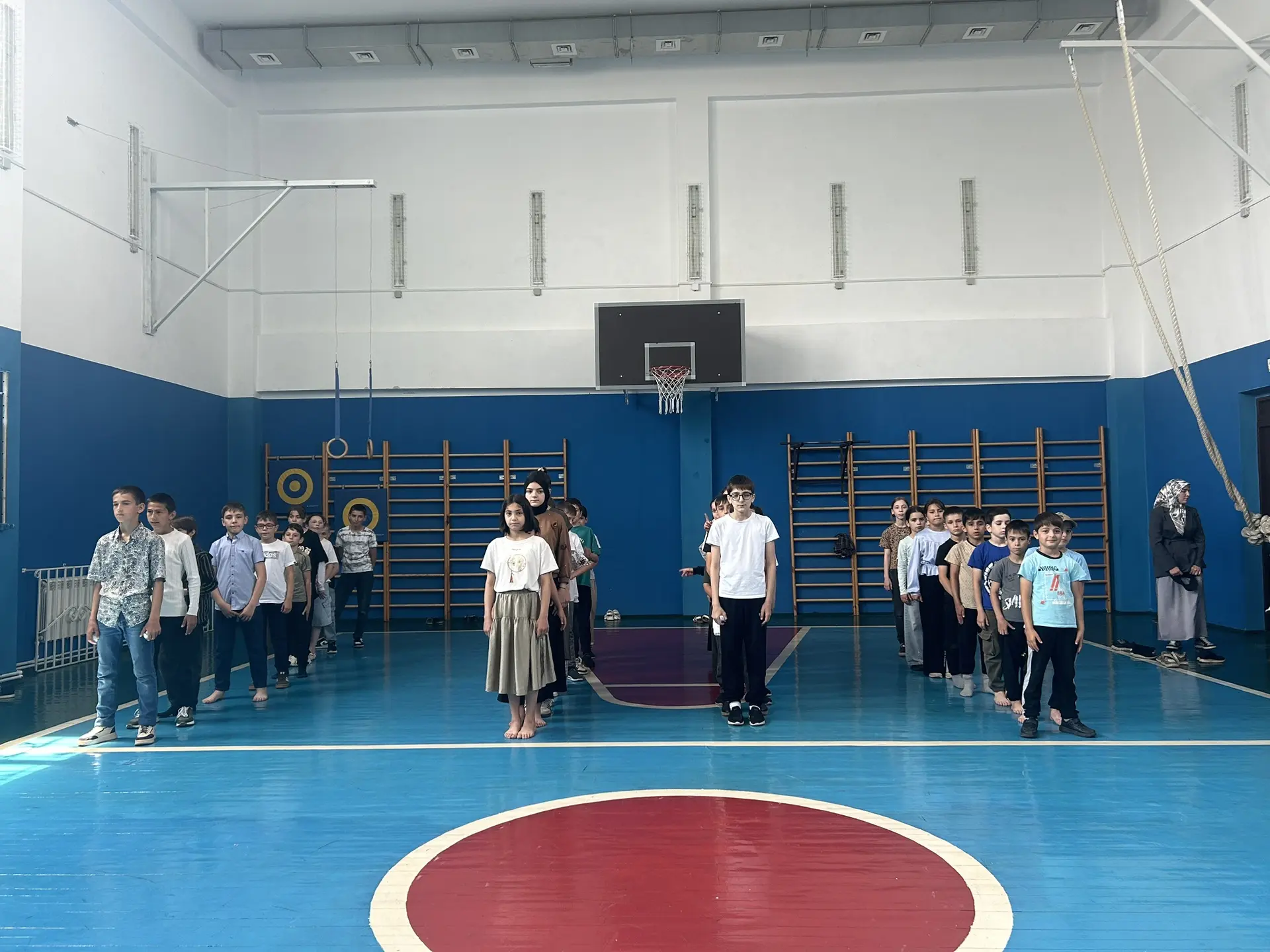 Спорт, радость и командный дух: «Весёлые старты» в пришкольном лагере! 🏃‍♂️

Лето — время не только