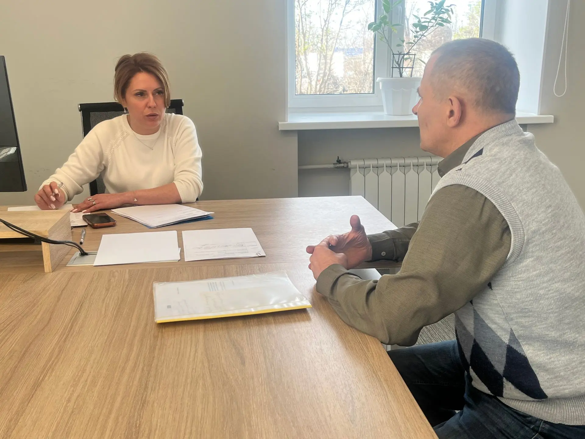 Глава Минстроя Мурманской области Александра Карпова провела личный приём граждан
 
❓ Мурманчанка с 