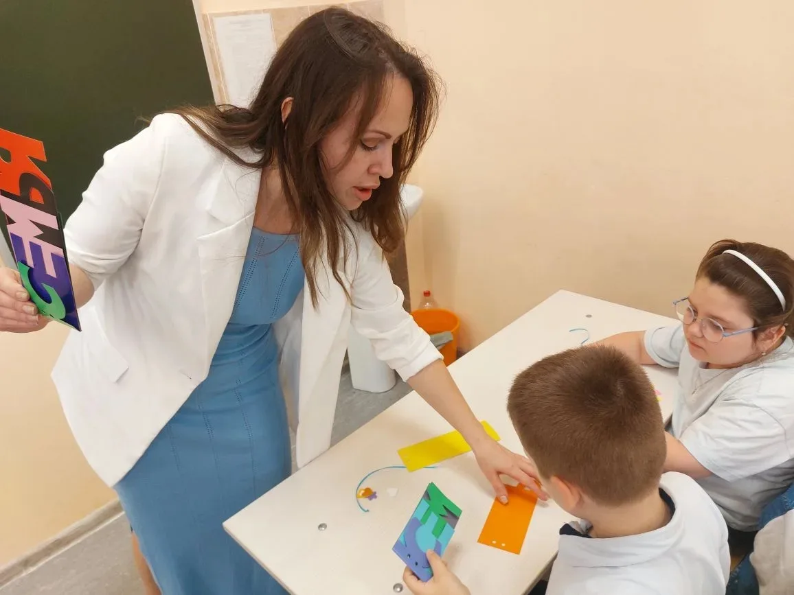 Методист Центра Оберег Солдатова Татьяна Алексеевна провела мастер-класс во 2‑Б классе, посвящённый 