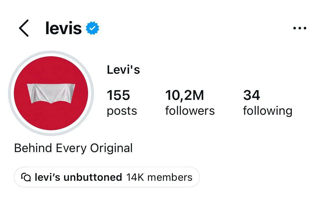 👍Levi’s продолжили игру с логотипом.
Levi’s перенесли этот приём в сеть.
На аватарке вместо привычн
