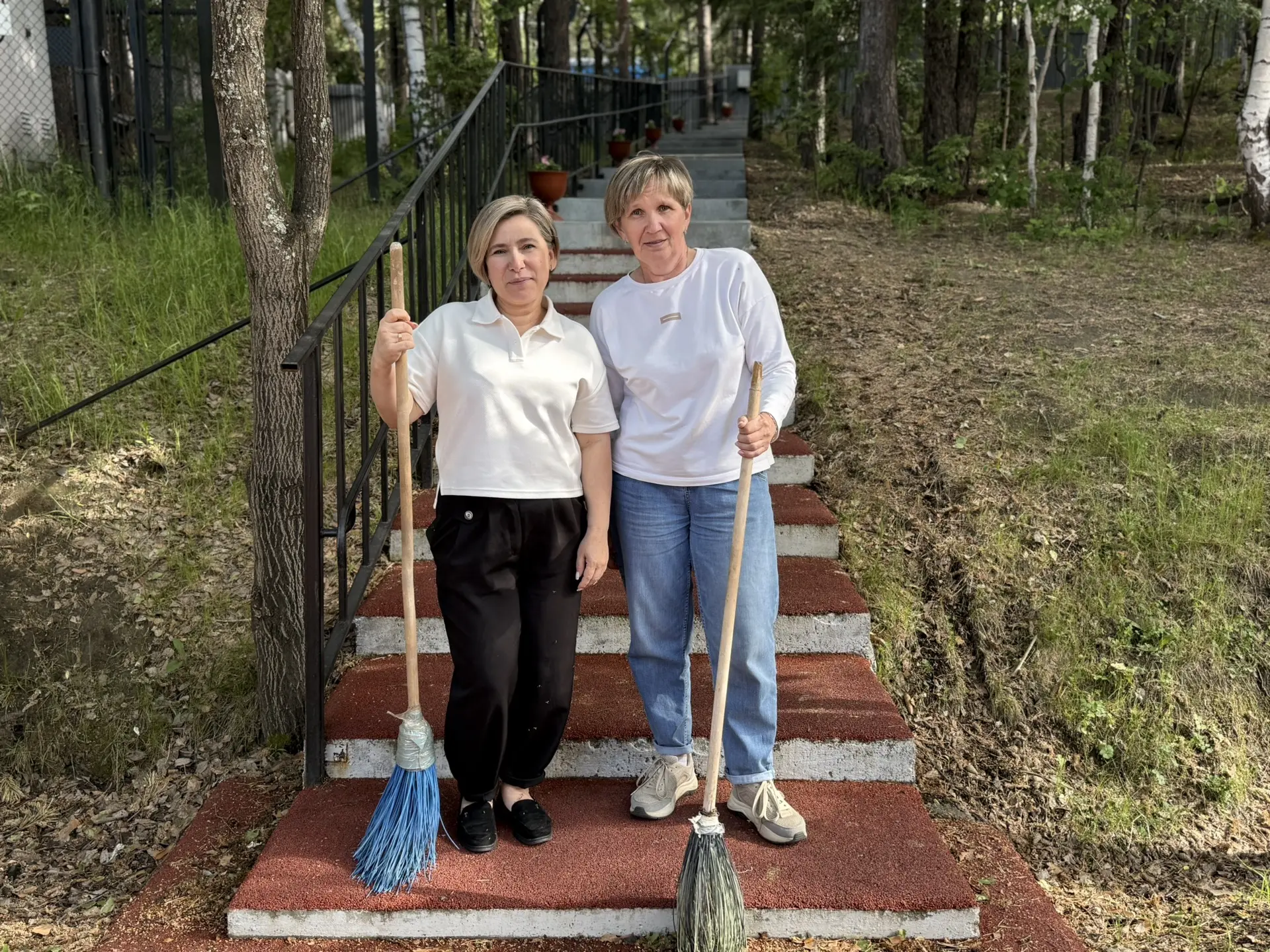 Чистота начинается с нас 🤝

☀️ С началом летних каникул работа в школе не прекращается. Пока ученик