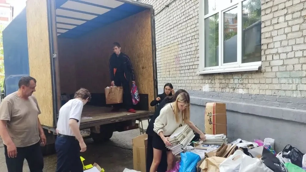 15 мая в нашей школе прошёл сбор макулатуры. Победителями стали классы 3А и 6А — они заняли 1-е мест