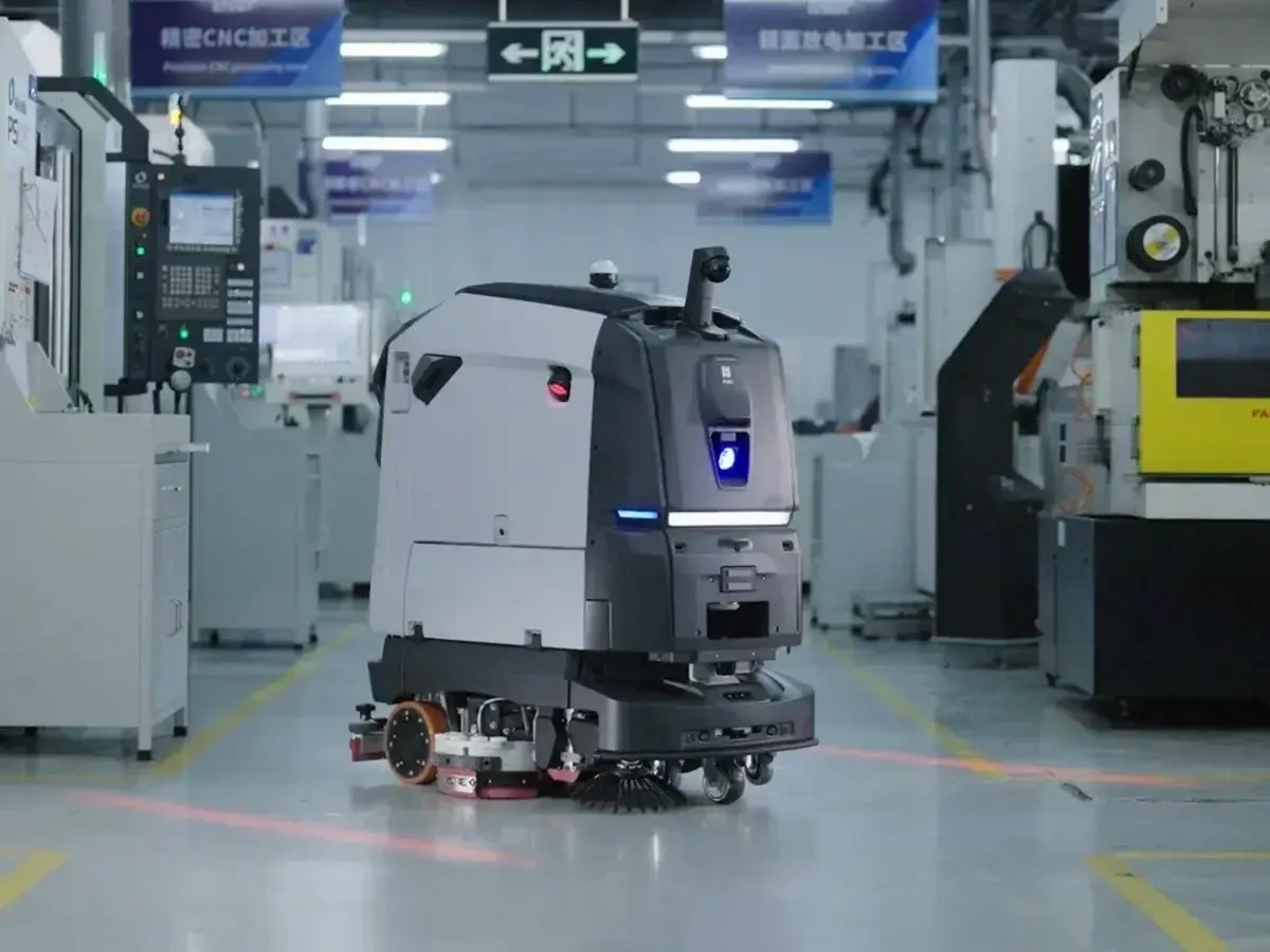SPI Robotics представил в России PUDU BG1 - новый флагман в линейке промышленных роботов-уборщиков