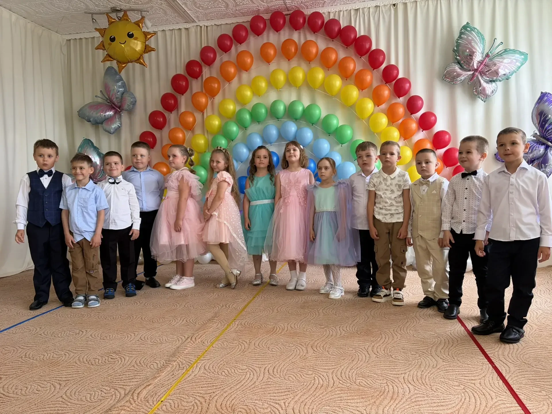 29 мая в нашем детском саду царила особая атмосфера – мы провожали в новую, школьную жизнь наших дор