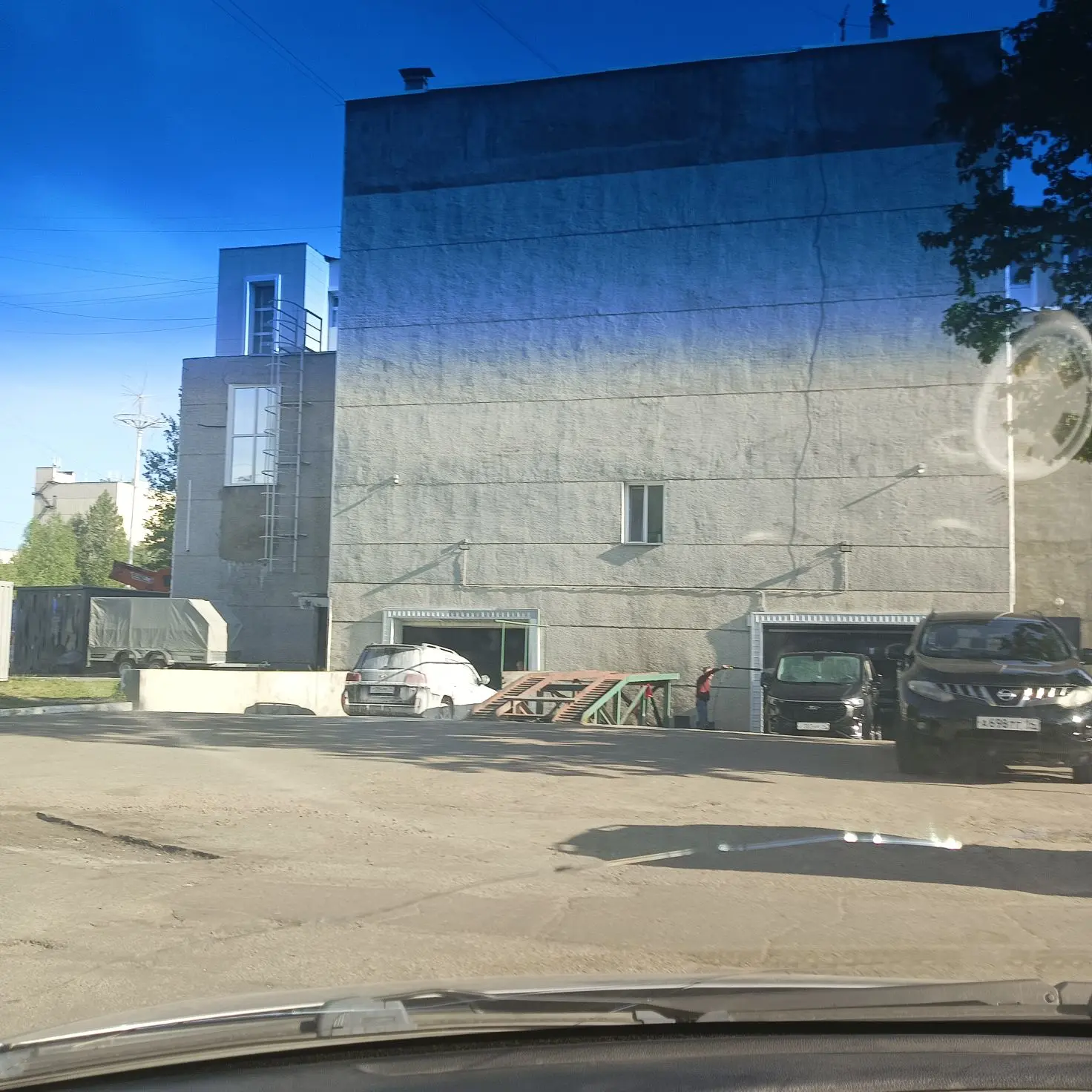 Администрации города можно мыть автомобили в городе, а нам почему нельзя?