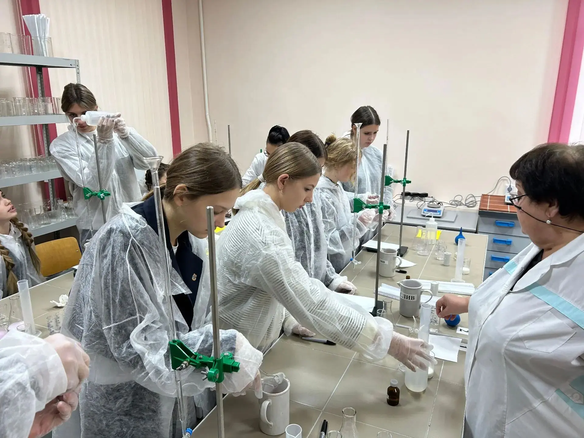 🧬Техник-технолог по производству полимерных композитов занимается разработкой композитных материало