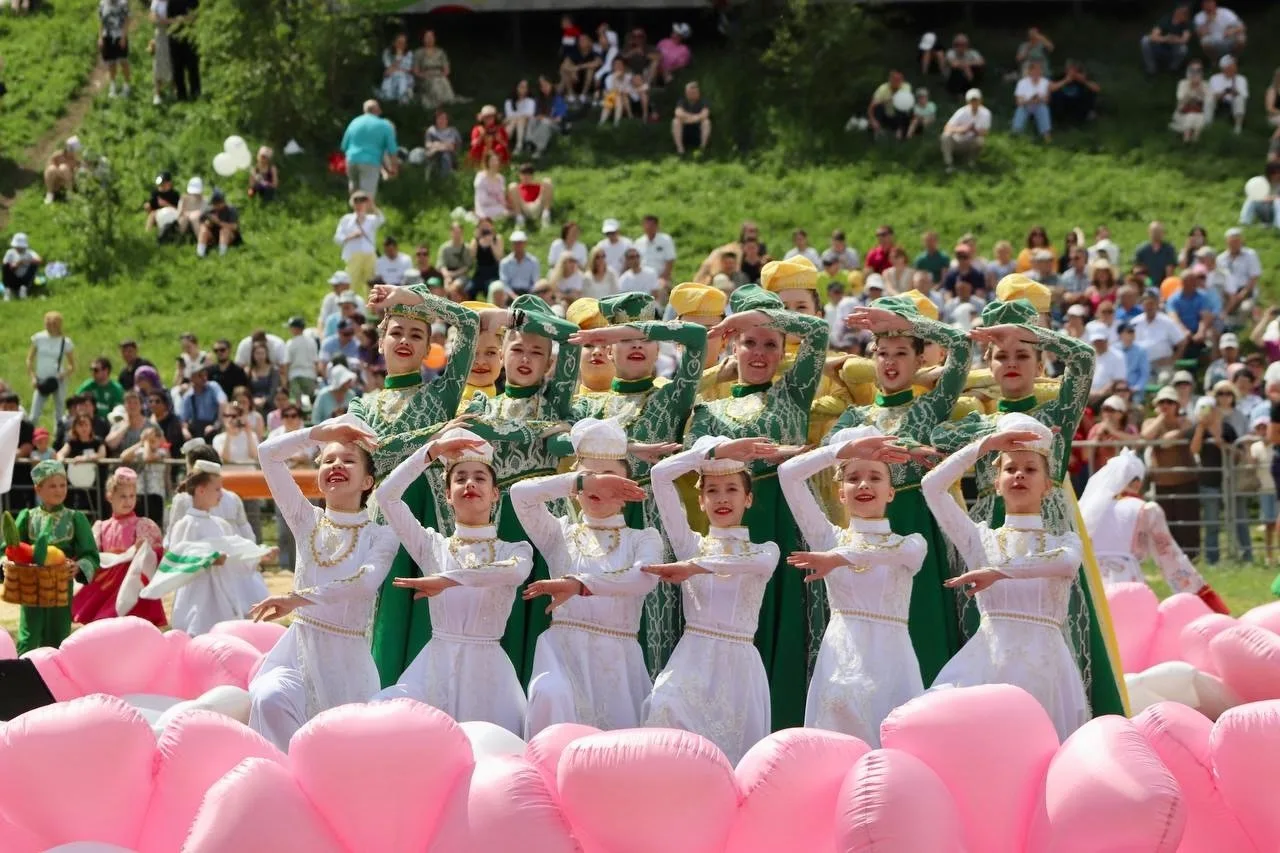 Уважаемые жители и гости Зеленодольска! Хөрмәтле дуслар!
 
Поздравляю вас с народным праздником Саба