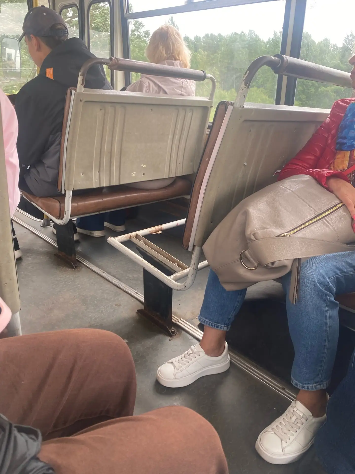 От подписчицы: «Сегодня днем ехала на автобусе из Великого Новгорода в Бронницу. Вот такие автобусы 