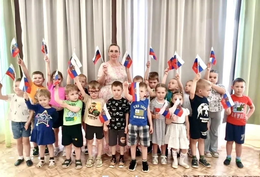 В преддверии Дня России в нашем детском саду царила особая атмосфера ❤️

В течение недели ребята зна