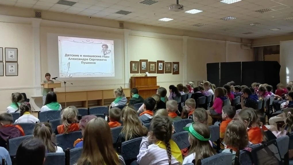 📖 6 июня — День русского языка
Именно в этот день родился Александр Сергеевич Пушкин — великий поэт