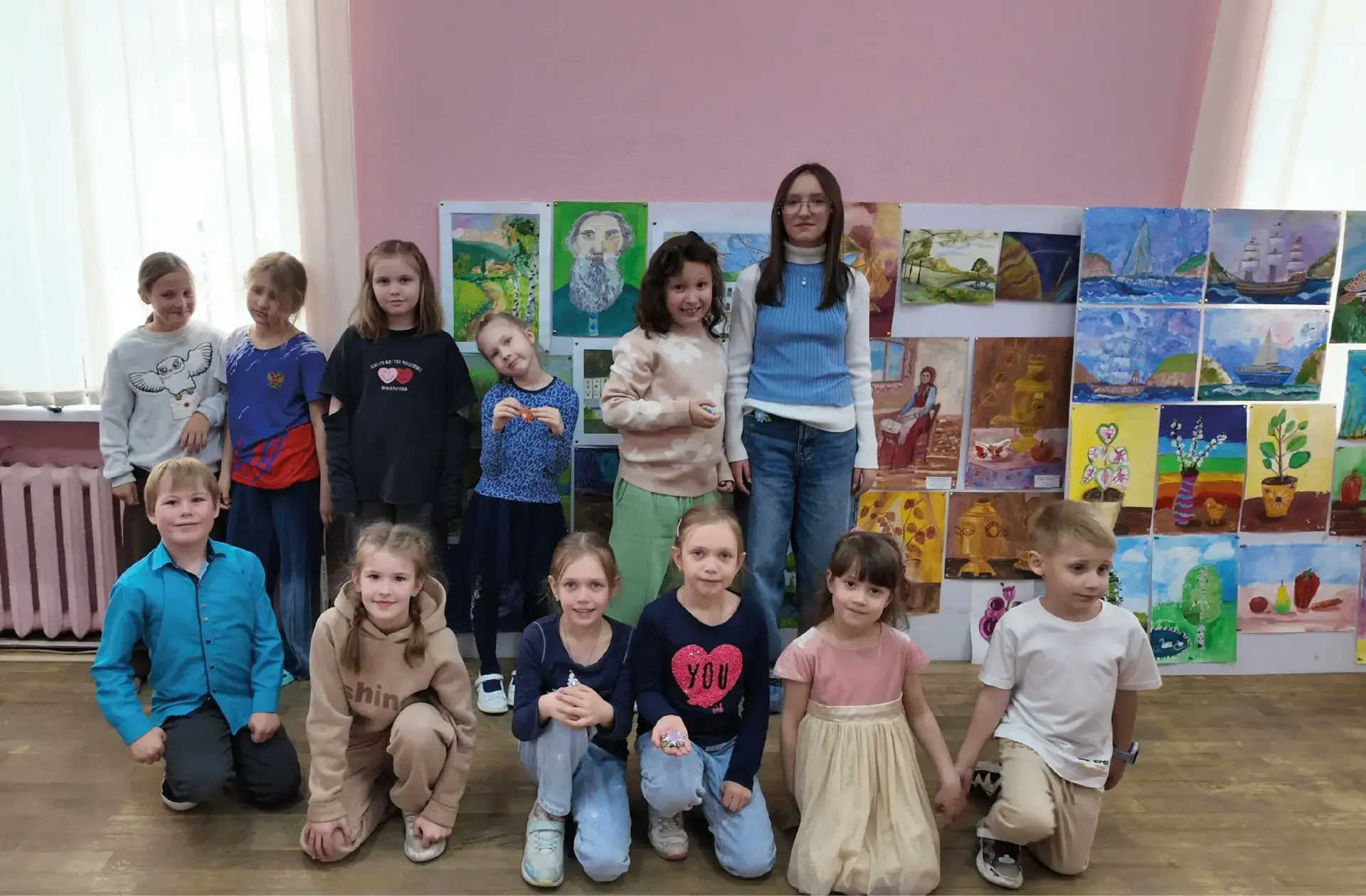 Итоги года в изостудии «Лотос»: вернисаж, приключения и творчество!

В конце учебного года в Изостуд