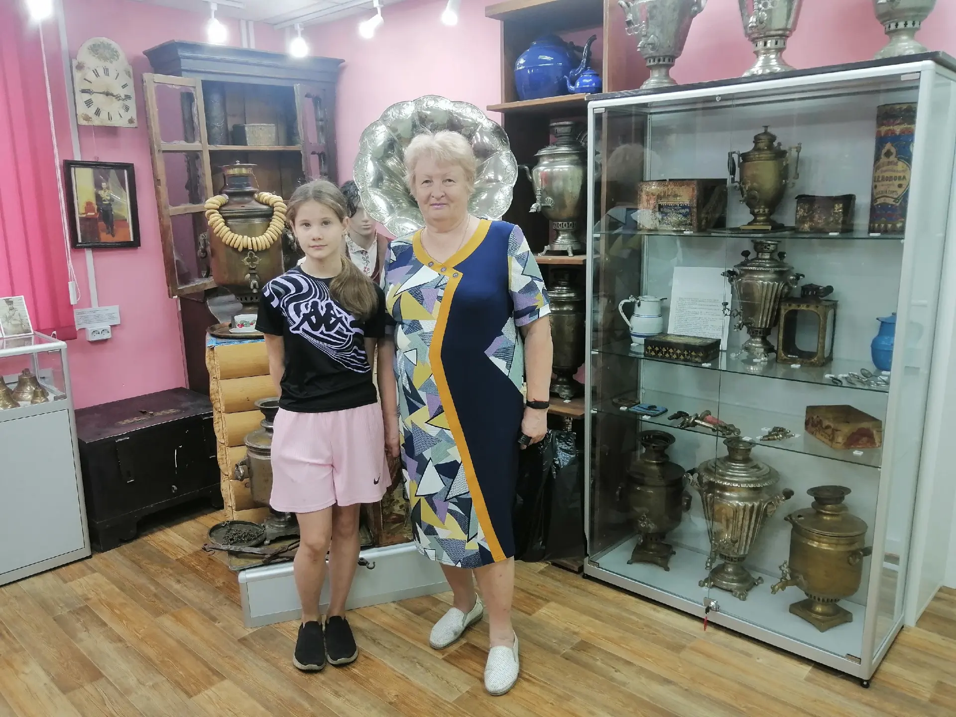 ЭКСКУРСИЯ
Наши гости родом из Нейского района.
Такие визиты особенно ценны 
#НейскийМузей #ГостиГоро