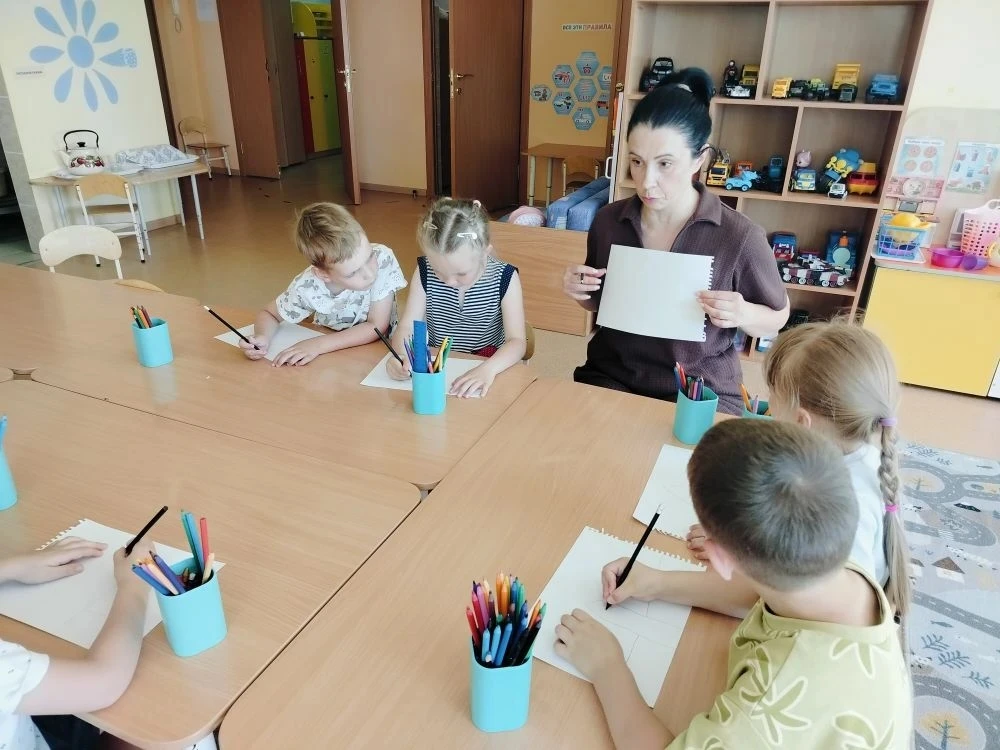 Наша Родина – Россия! 🇷🇺
Здесь родились мы на свет,
Нет земли для нас красивей 
И любимей в мире н
