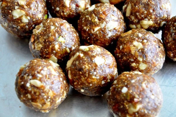 Постные конфеты из сухофруктов и орехов 🍫

Эти конфеты готовятся без выпечки, без масла и без сахар