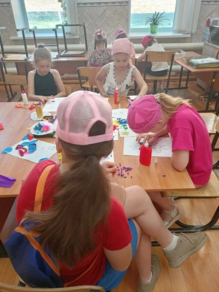 🎨📅 10 июня в нашем лагере дневного пребывания — день, полный открытий, заботы и творчества! ☀️

🌿