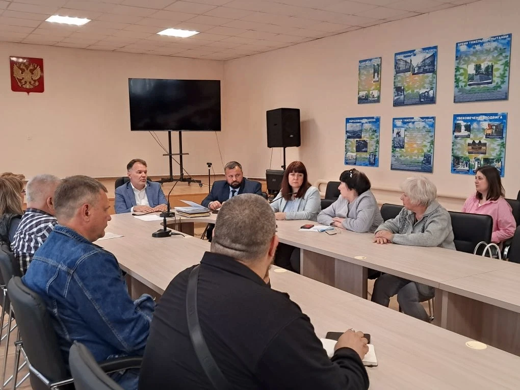 По моему поручению первый заместитель главы администрации Борис Комаров встретился со старшими по до