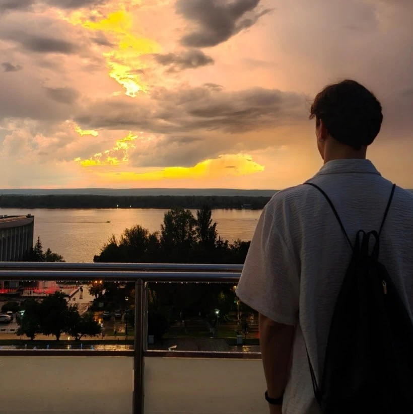 По поводу воровства контента хочу пояснить свою позицию:

Вдохновляться идеей - это отличный старт д