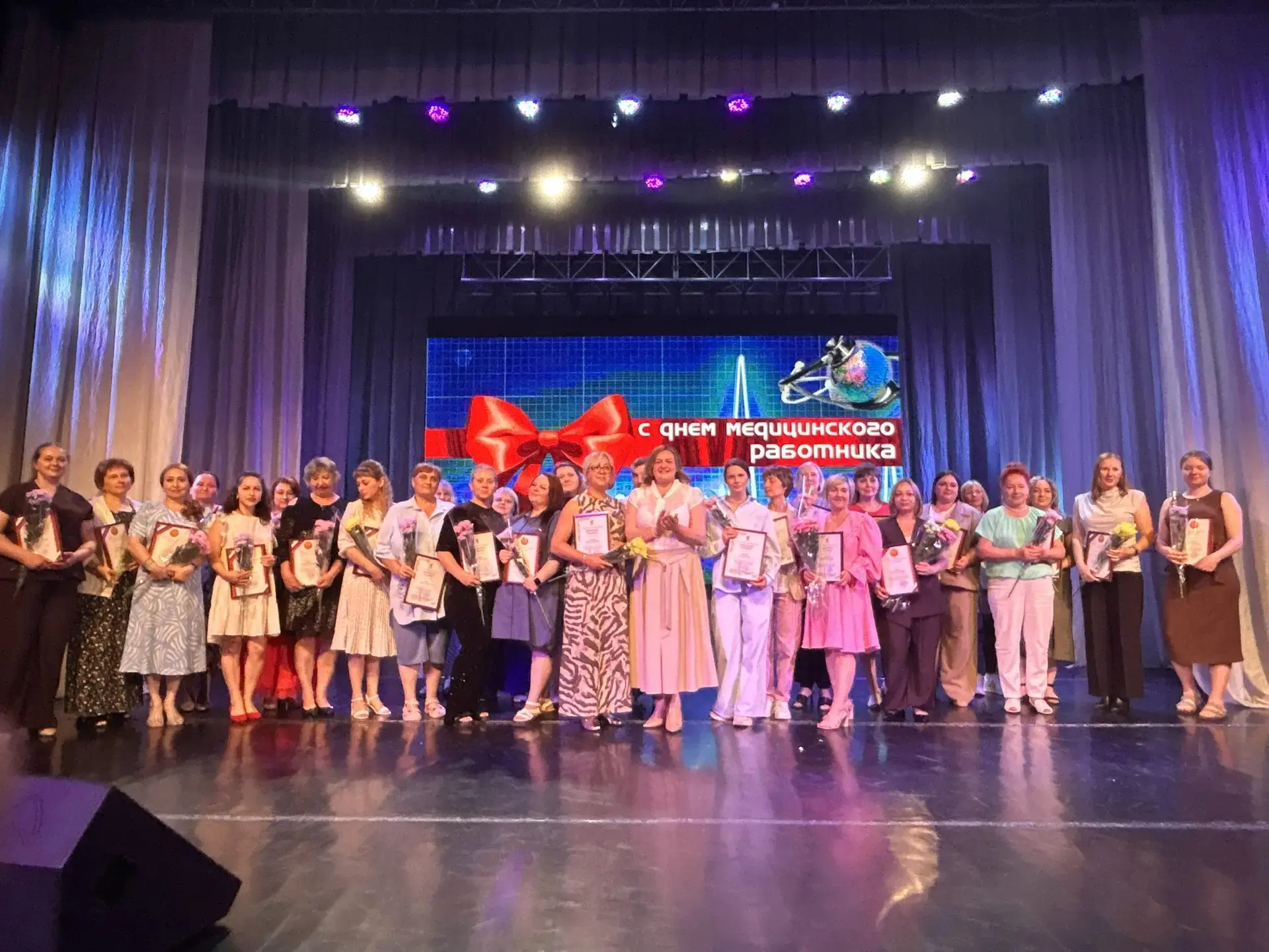 День медицинского работника, поздравляем наших уважаемых горожан!

Вашим трудом крепнет город, Вы ст