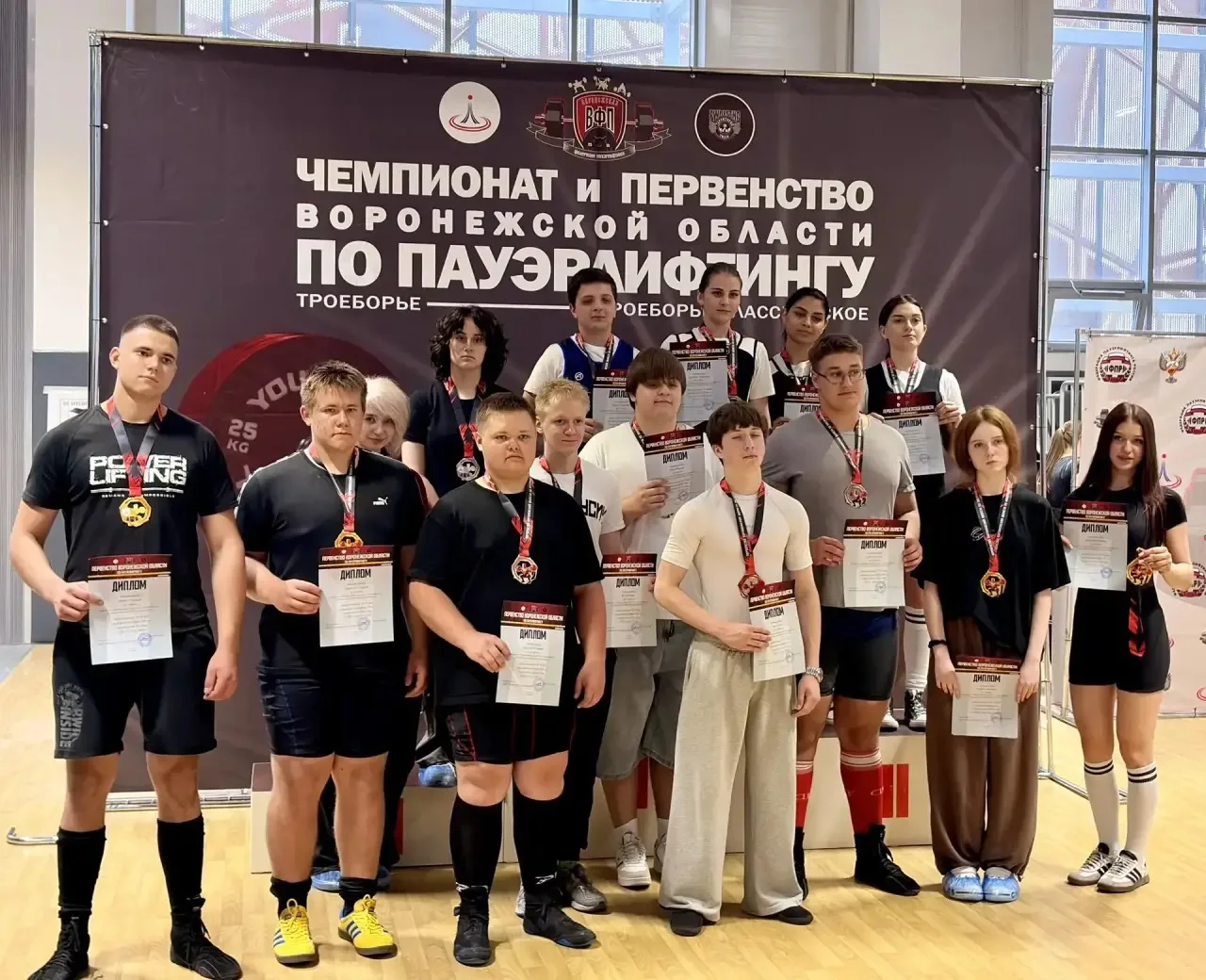 В минувшие выходные прошло Первенство Воронежской области по пауэрлифтингу (в дисциплинах троеборье,