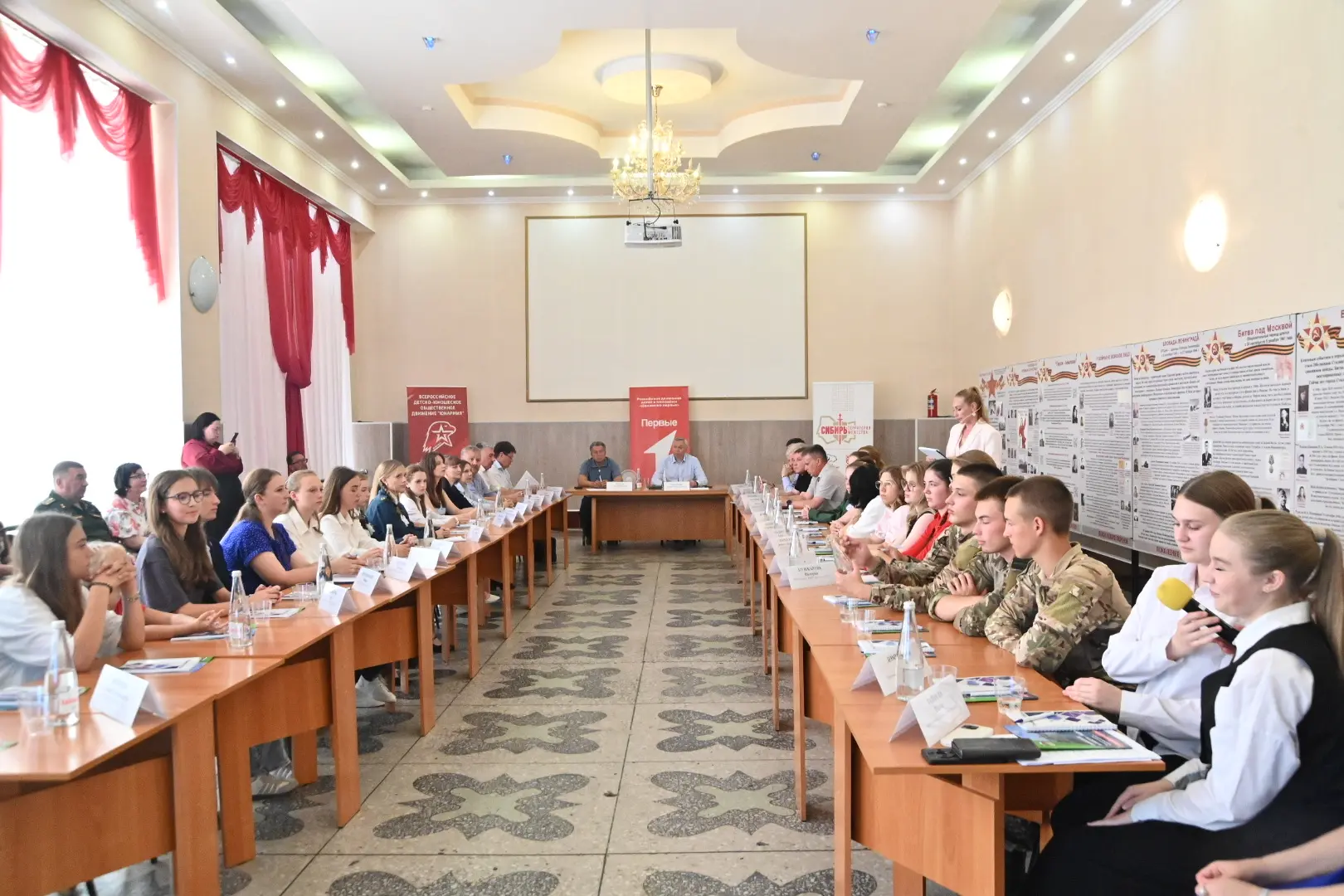 Диалог о настоящем и будущем 💪🏼

Губернатор Новосибирской области Андрей Травников провёл открытый