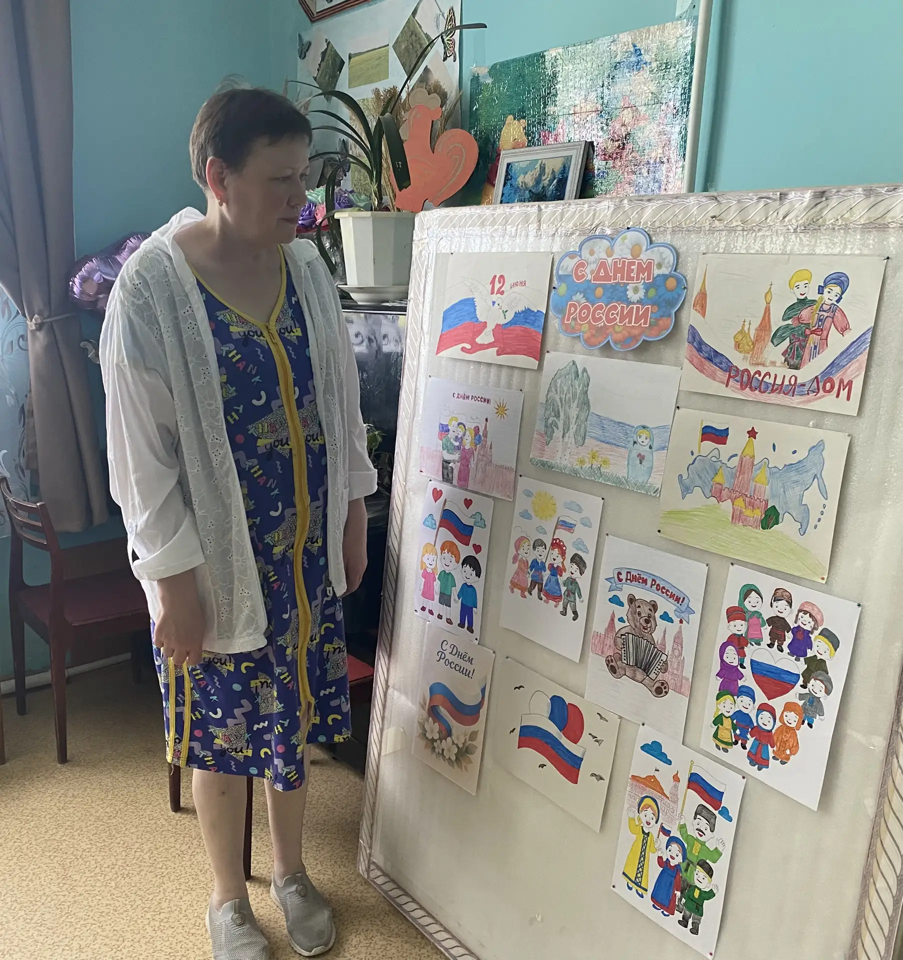 В Крапивновском СДК оформлена выставка рисунков «Моя Россия».