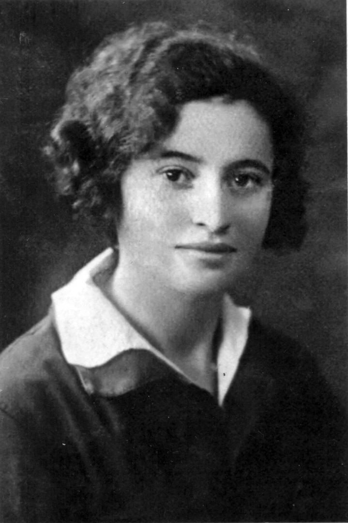 ✍🏻
Непокорённый Ленинград 
 
Наумовская Злата Менделевна 
 (4.02.1914 – 13.09.1942) 

"5 мая 2015, 