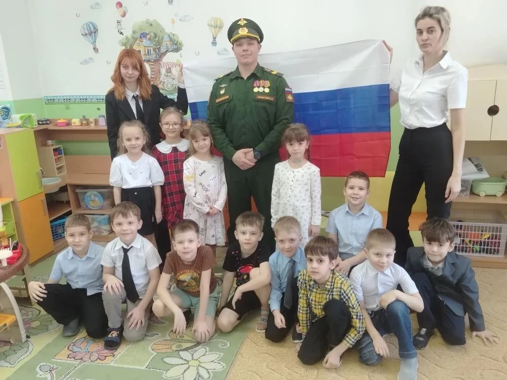Тёплая встреча, искренние улыбки и гордость за наших героев! Встреча в гр. Почемучки получилась по-н