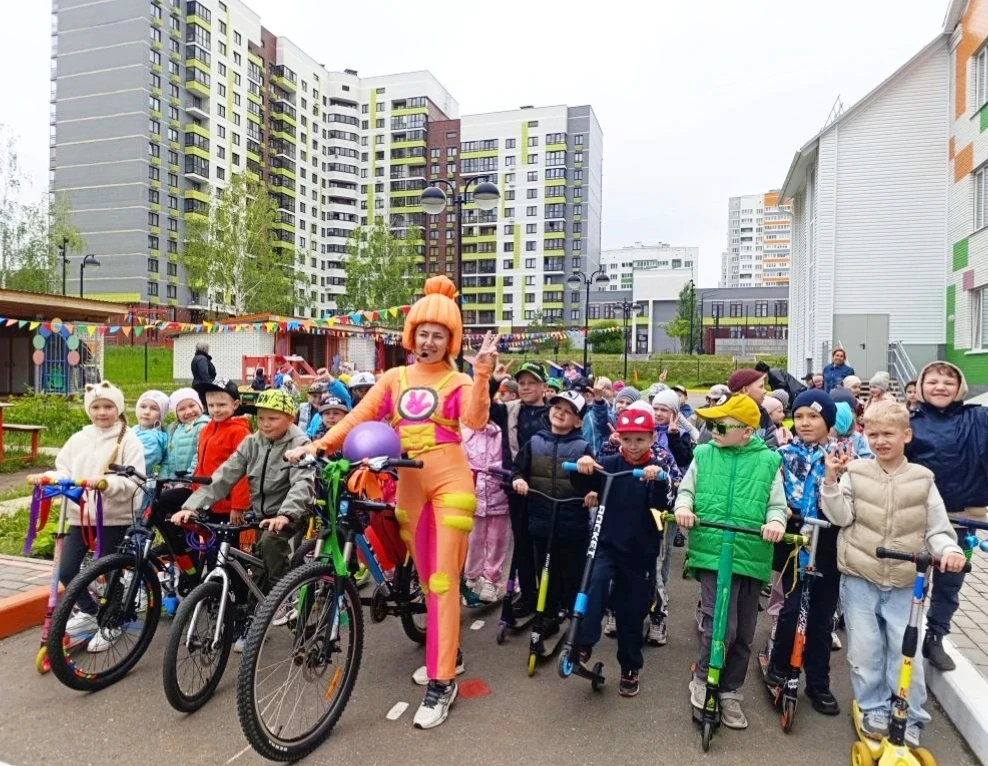 Ветер в волосах, солнце и улыбки! 🌞
🚴‍♂️3 июня весь мир крутит педали, и мы не остались в стороне.