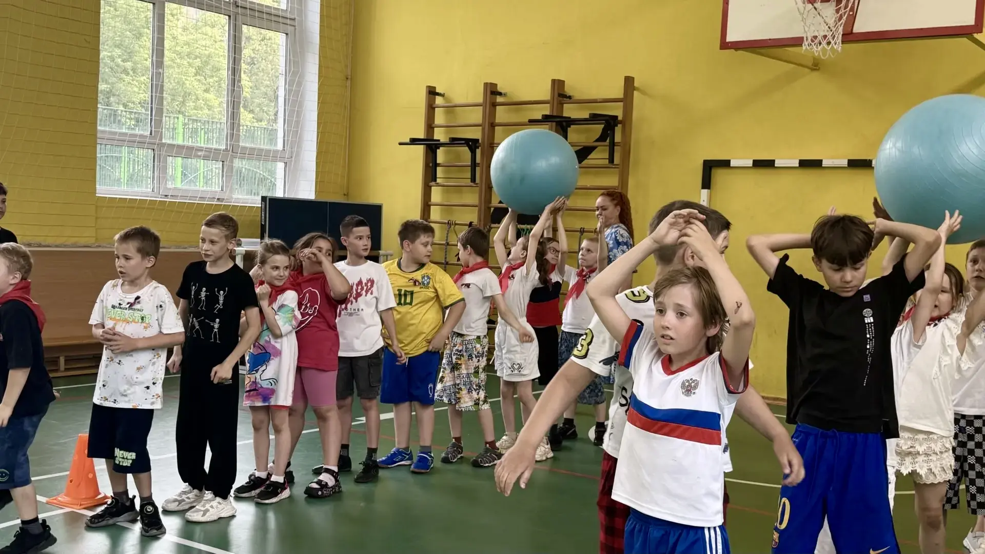 ☀️ Наш активный 9-й день летней смены был наполнен творчеством, движением и яркими впечатлениями!
🇷