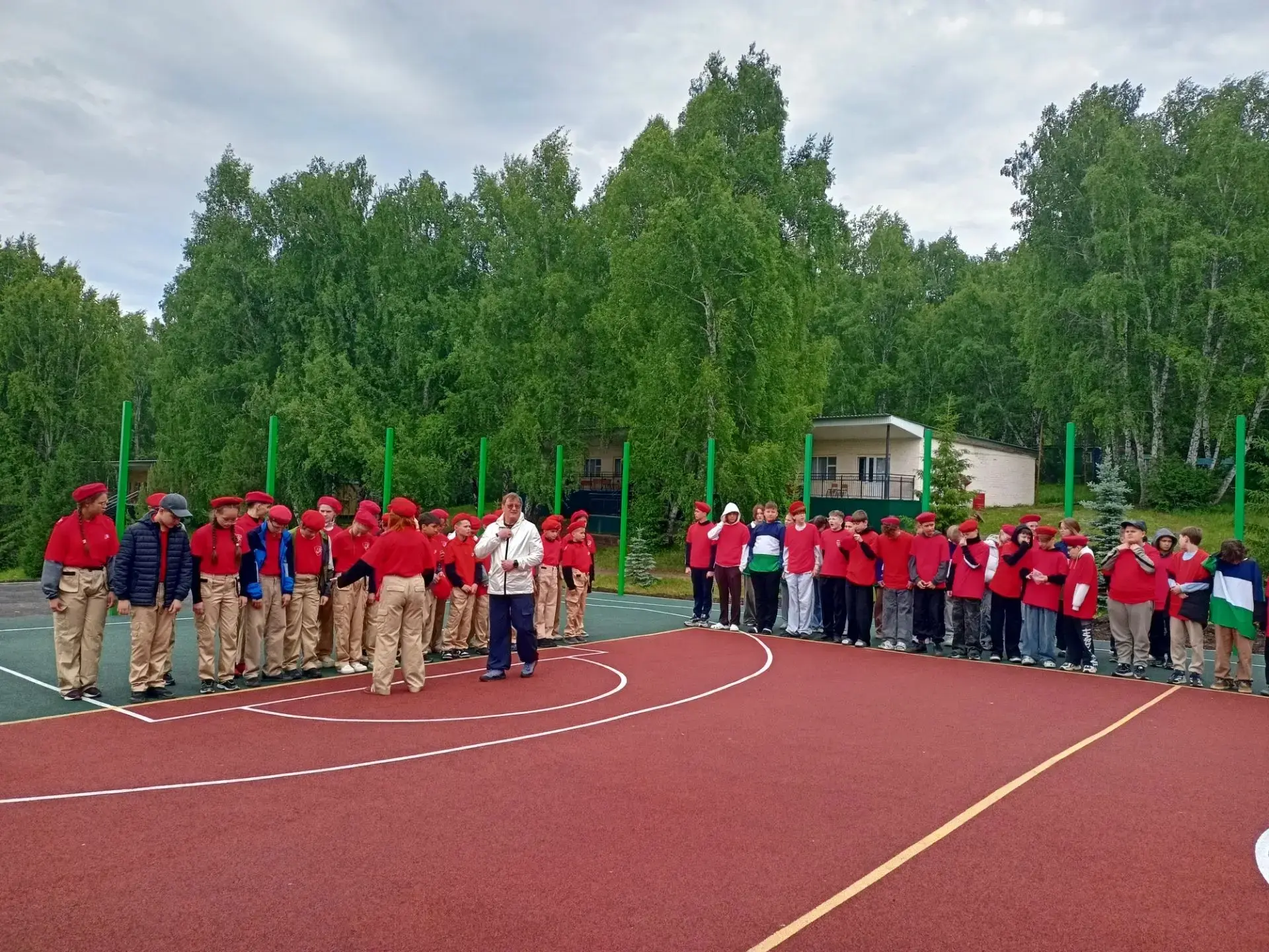 🇷🇺 В ДОЛ «Росинка» стартовала первая смена! Торжественно поднят флаг России! 🇷🇺

📜 Торжественна