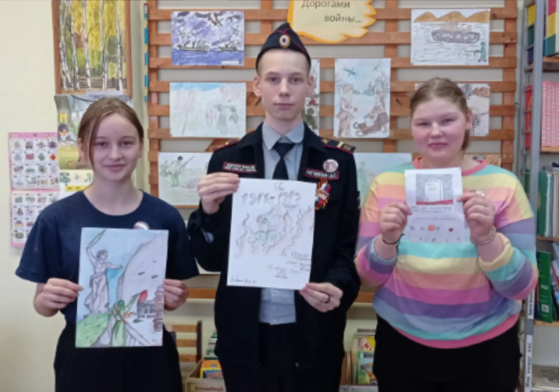 ⭐ Воспитанники объединения "Очумелые ручки" подготовили рисунки и значки ко Дню Победы.
