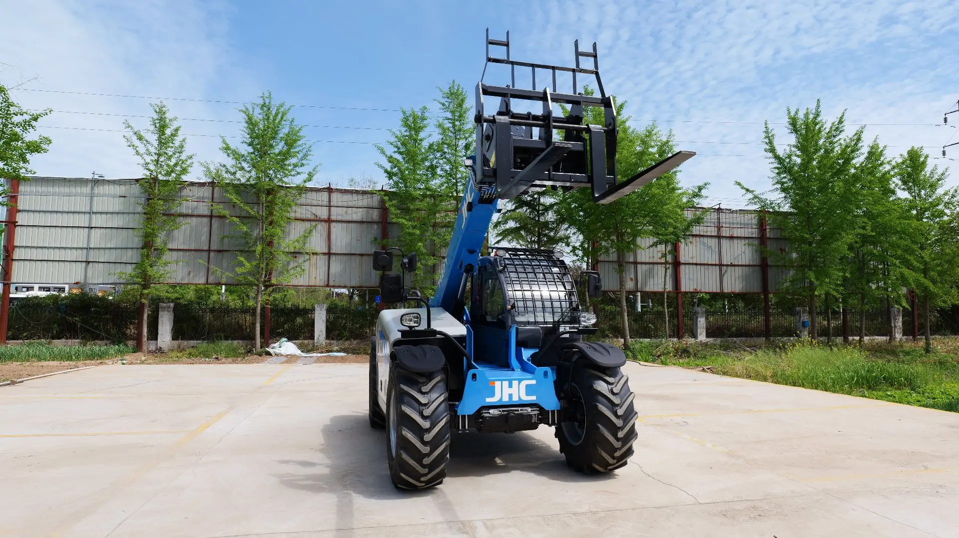 🚜 Телескопический погрузчик JHC T4207 Агро Про — мощность, надежность и универсальность для вашего 