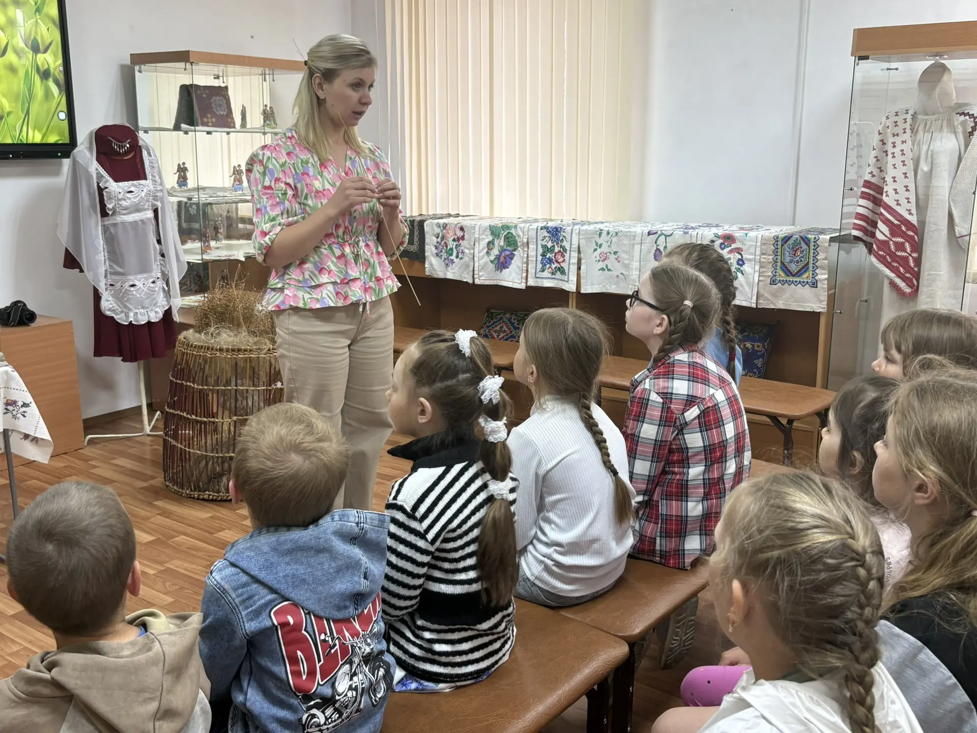 День 7✨ середина смены💪🏻

Сегодня говорили и малочисленных народах России🇷🇺

Погуляли, поиграли,