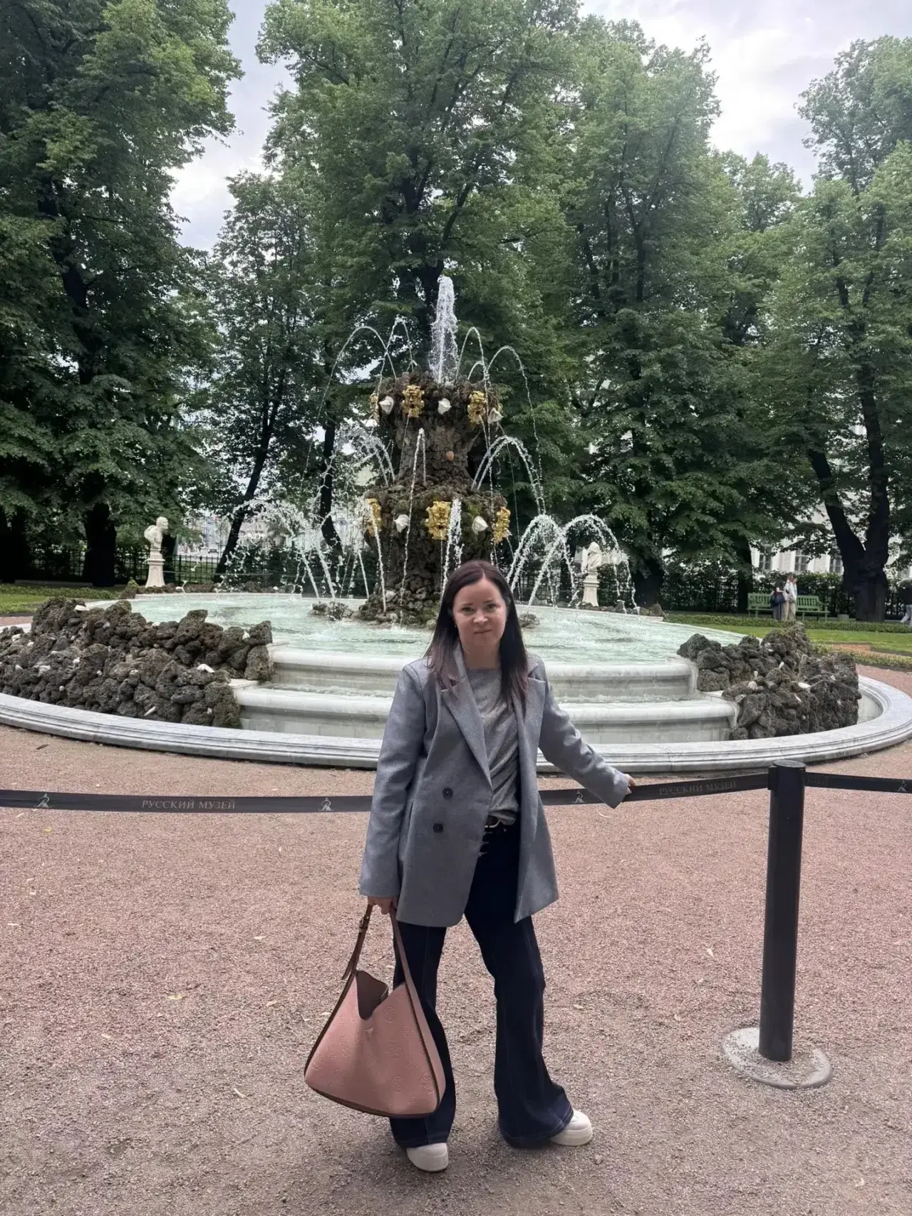 Учителя на каникулах - Прогулка Ольги Валерьевны в Летний сад 🪴🌳

Перезагрузка удалась: два часа б