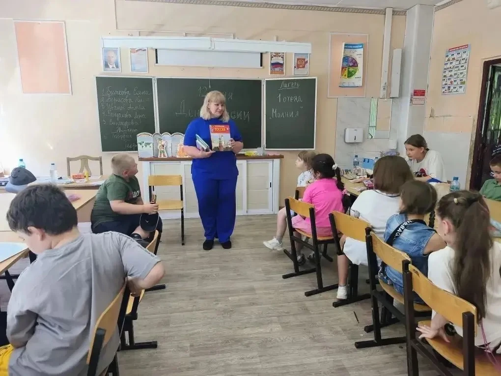 Ко Дню России в лагере «Цветочный город» прошла викторина! 🗺️🇷🇺
Ребята соревновались в знании ист