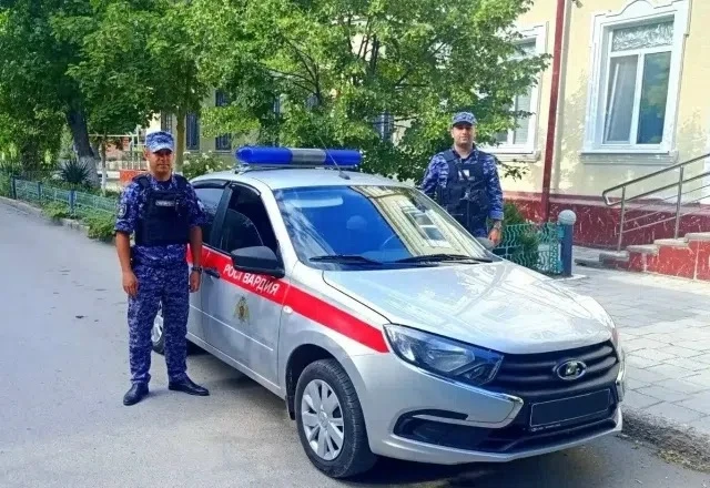❤️В Керчи нашли маленькую девочку

Малышка-путешественница прошла километр

Сотрудники вневедомствен
