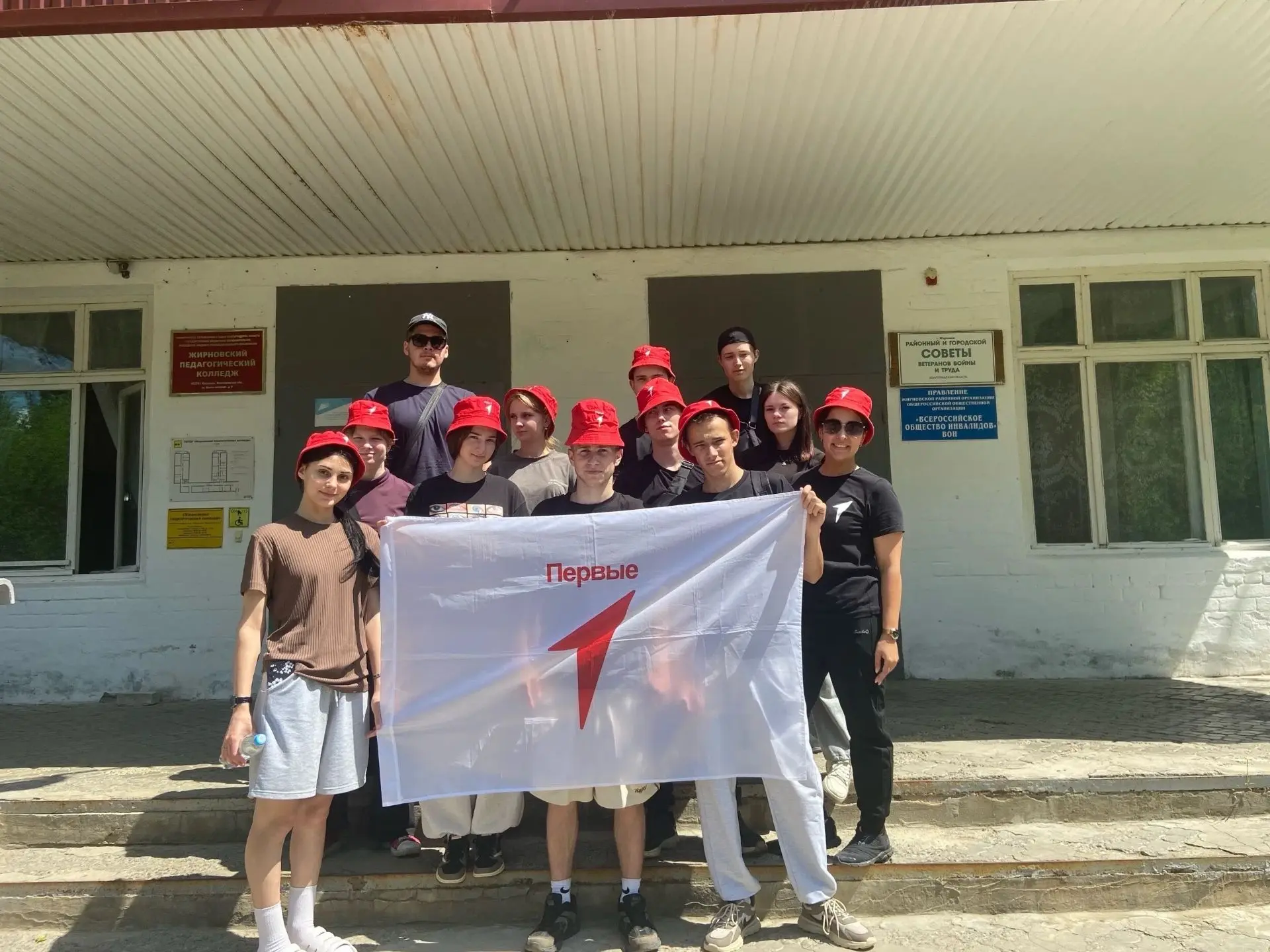 🏕Поход-это маленькая жизнь! 

 Первые Жирновского педагогического колледжа провели день в однодневн