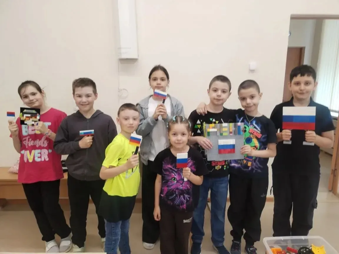 Город Мастеров - Город Патриотов 🇷🇺

Очень насыщенный день выдался у ребят сегодня! 
В преддверии 