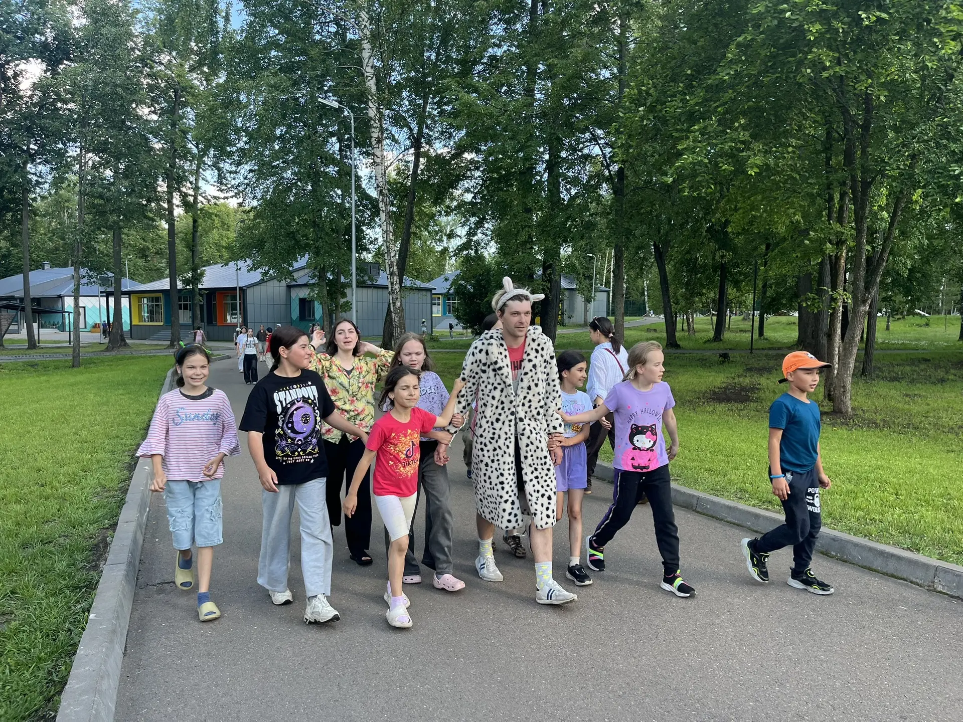 Охота на искусство! 🎨

Сегодня «Территория дизайна» превратилась в огромную галерею, где картины и 
