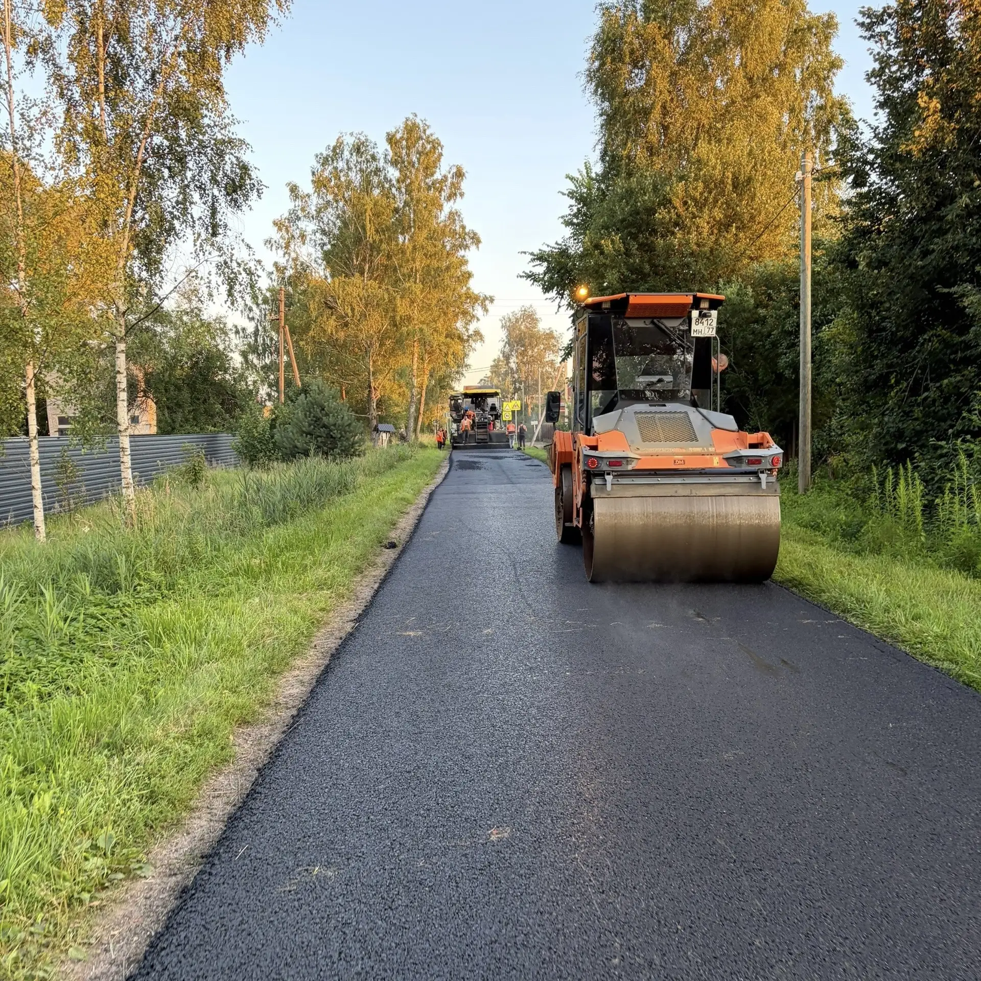 🤩 В Парфинском округе завершается ремонт дороги, которой пользуются более 350 жителей деревень
 
В 