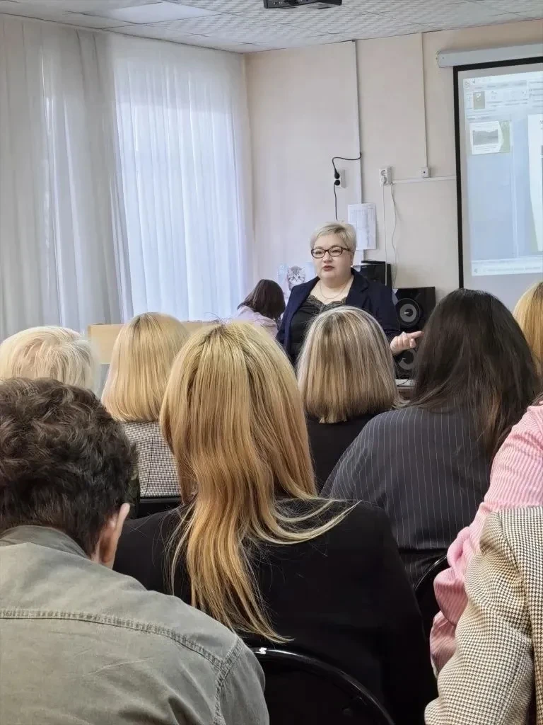 💯Бережливые технологии в действии: в Благовещенске состоялась Ярмарка лучших практик!
 
Вектор на э