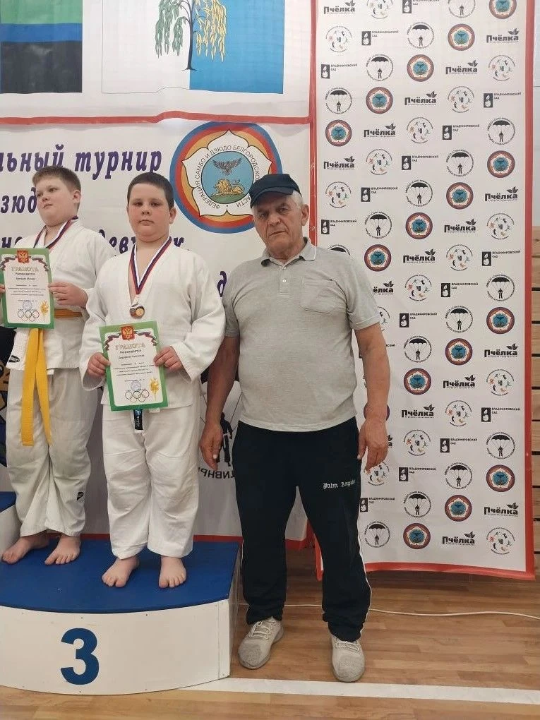 🥉Бронза в Ивне: наш дзюдоист в числе призёров!

В посёлке Ивня состоялся межрегиональный турнир по 