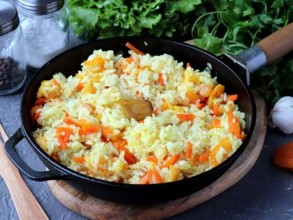 🍚 Сладкий плов с изюмом и курагой

Ингредиенты

• Рис — 1 стакан
• Изюм — 50 г
• Курага — 70 г
• Лу