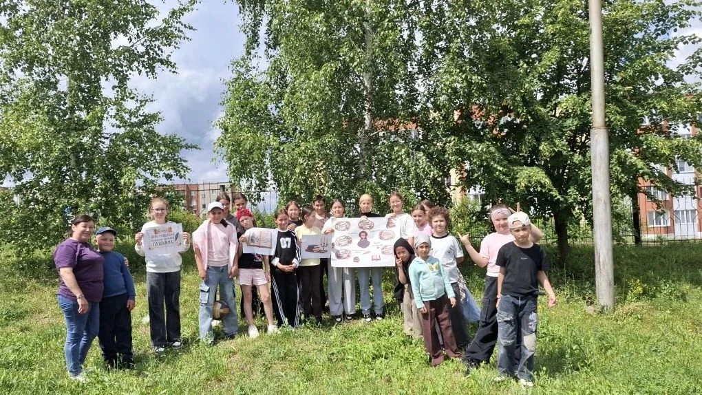 🌸
9 -й день лагеря : "В гостях у А.С. Пушкина," День русского языка.
 Утро началось с энергии:
👫 Б