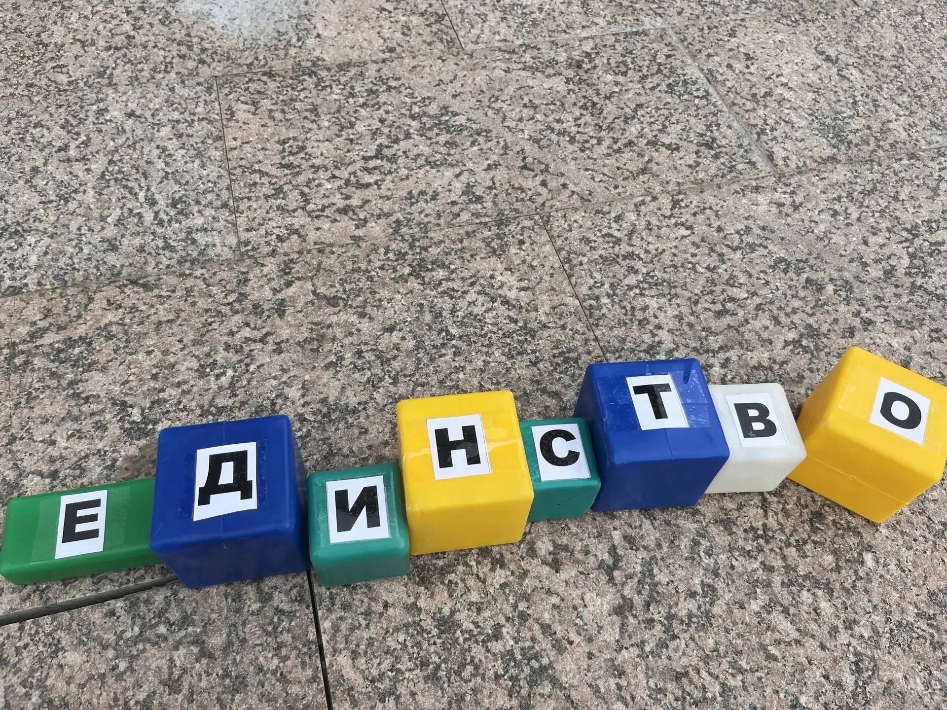 4 июня на площади перед Дворцом культуры им. Ленина для ребят из летнего лагеря «Факел» прошёл увлек