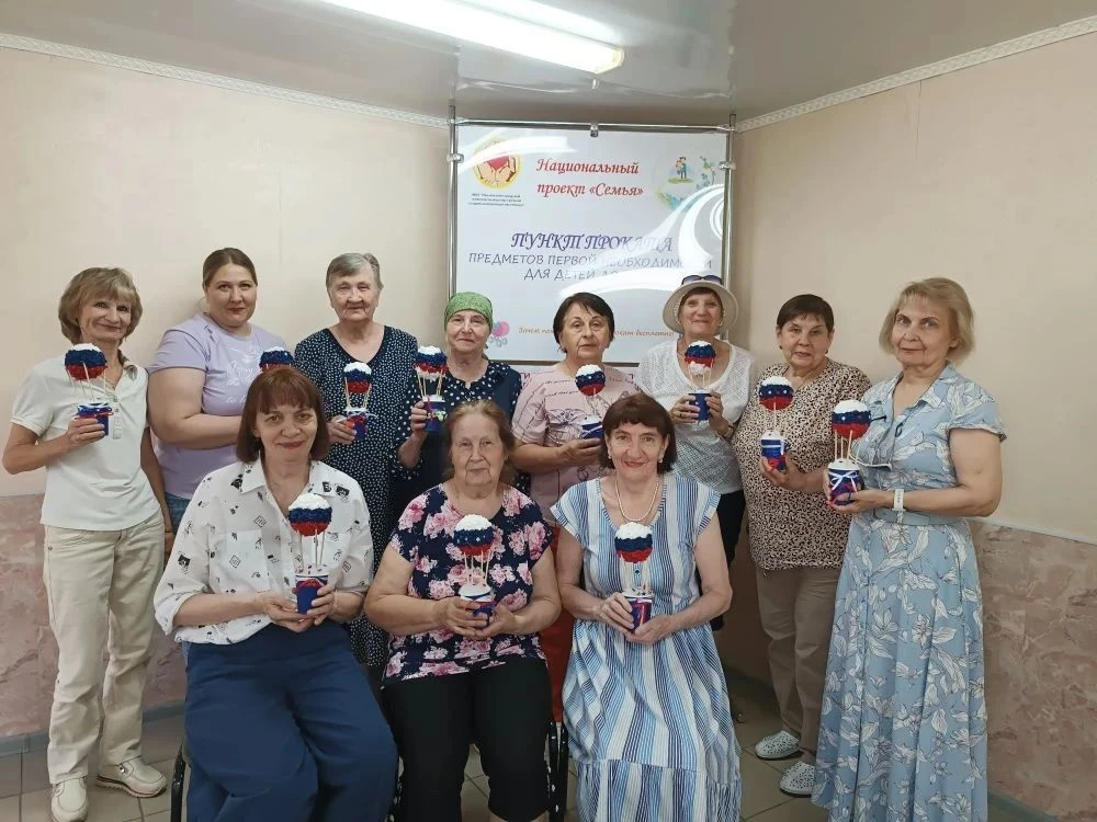 11.06.2026 года, в преддверии Дня России, для членов клуба «Хозяюшка» состоялся мастер-класс по деко