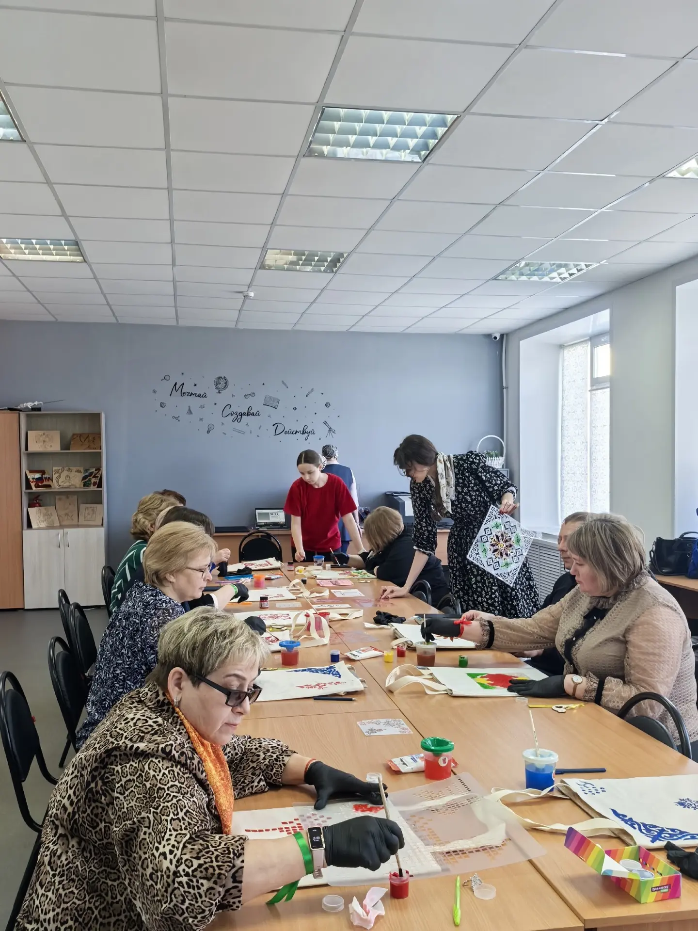 В школе прошёл семинар-практикум «Живые традиции» для руководителей центров «Точка роста» Базарно-Ка