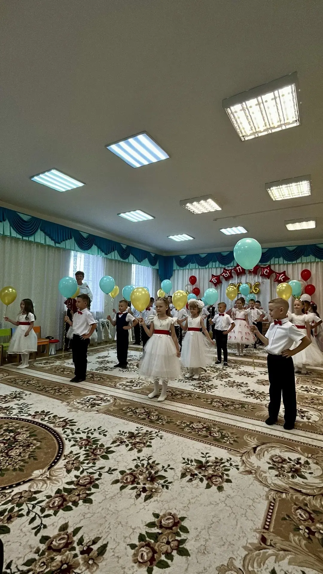 Праздник состоялся! Сегодня мы официально проводили во взрослую жизнь нашу замечательную подготовите