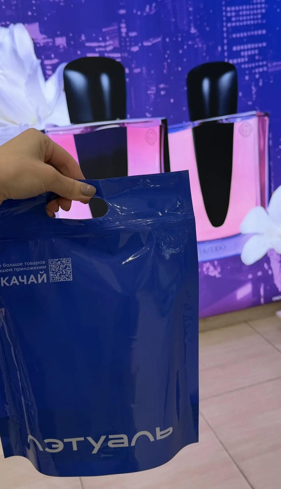 Снова подарки 
от ЛЭТУАЛЬ 💙

Забежала сегодня в магазин и сразу к вам с новостями: 
с этой пятницы 
