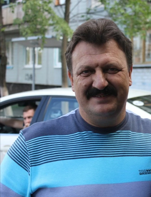 Добрый вечер. 
Ищу соседей живущих по адресу г. Украинск, ул. Богдана Хмельницкого д. 18 кв. 2;
Или 